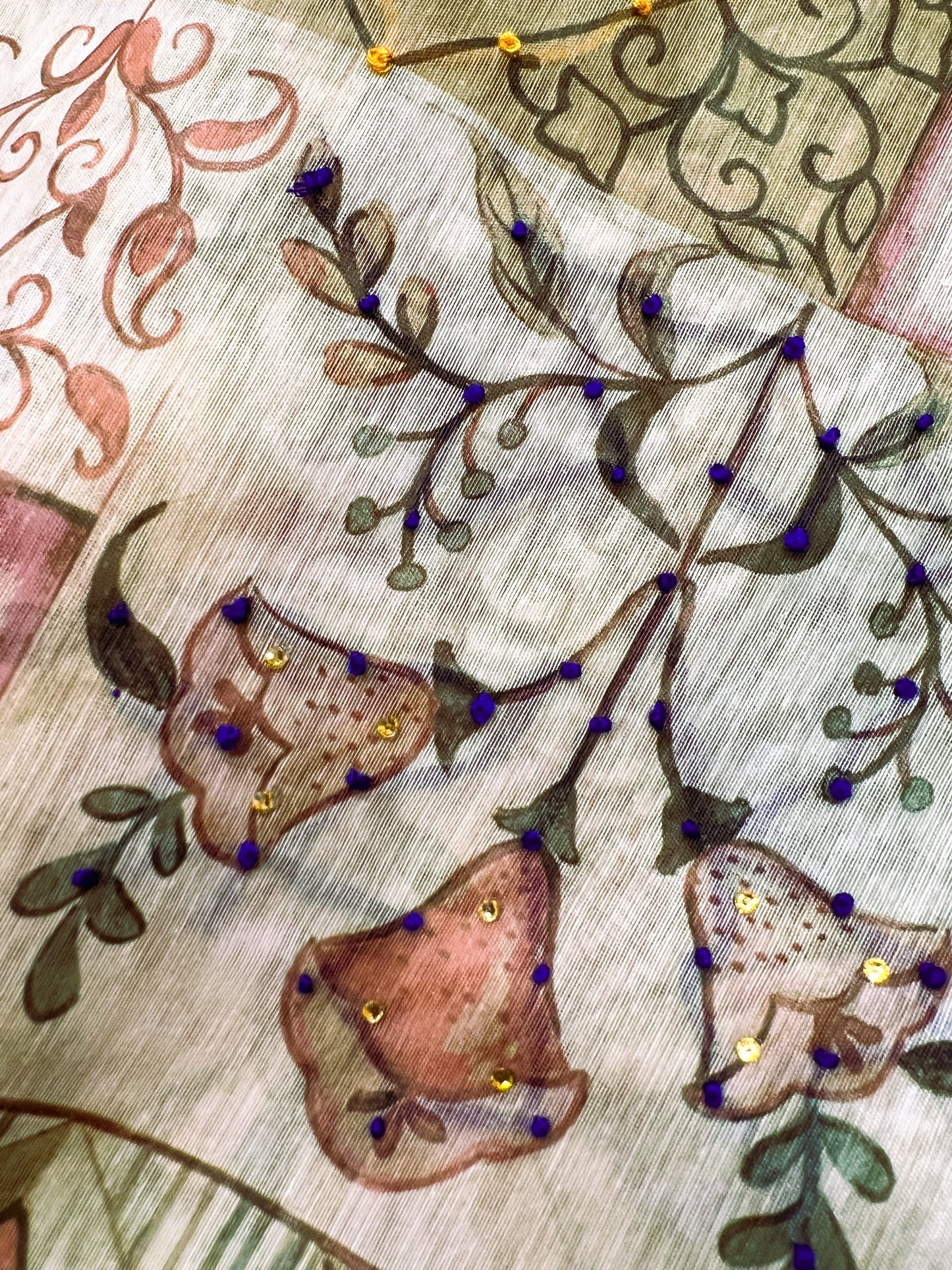 The TAJ Saree with floral and geometric pattern